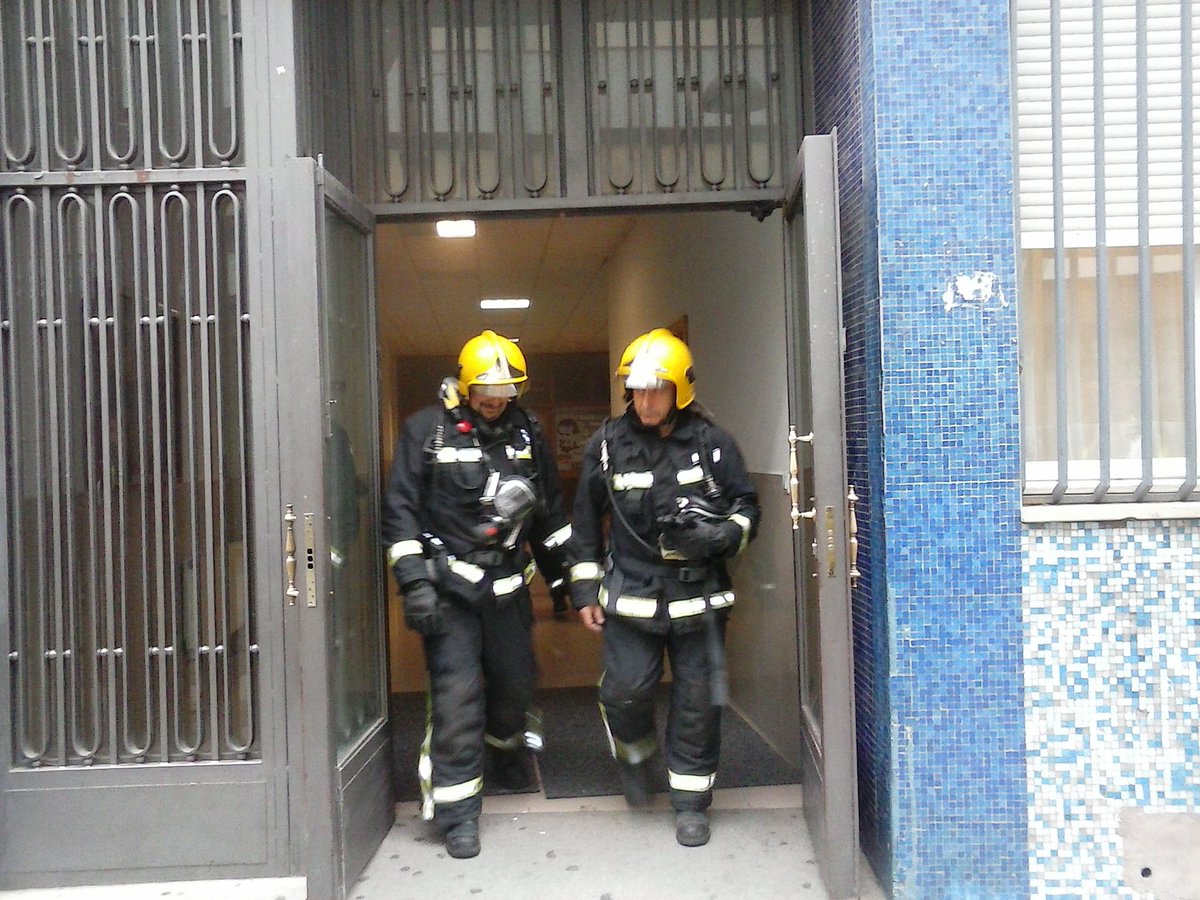 SalesianosCiuRe's tweet photo. @SalesianosSSM SIMULACRO. Finaliza la Evacuación con la excarcelación de las 2 personas encerradas por el fuego. https://t.co/Rf9b9q9nCh