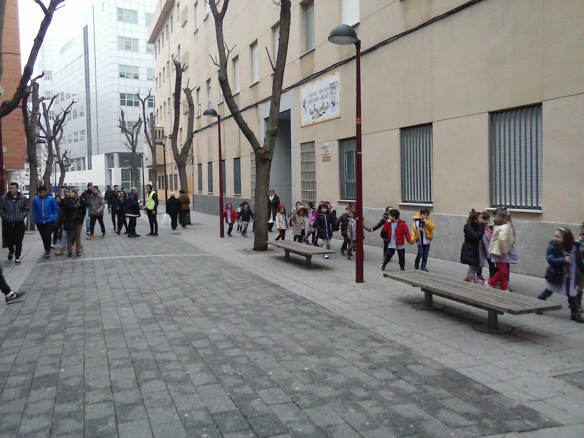 SalesianosCiuRe's tweet photo. @SalesianosSSM SIMULACRO. Finaliza la Evacuación con la excarcelación de las 2 personas encerradas por el fuego. https://t.co/Rf9b9q9nCh