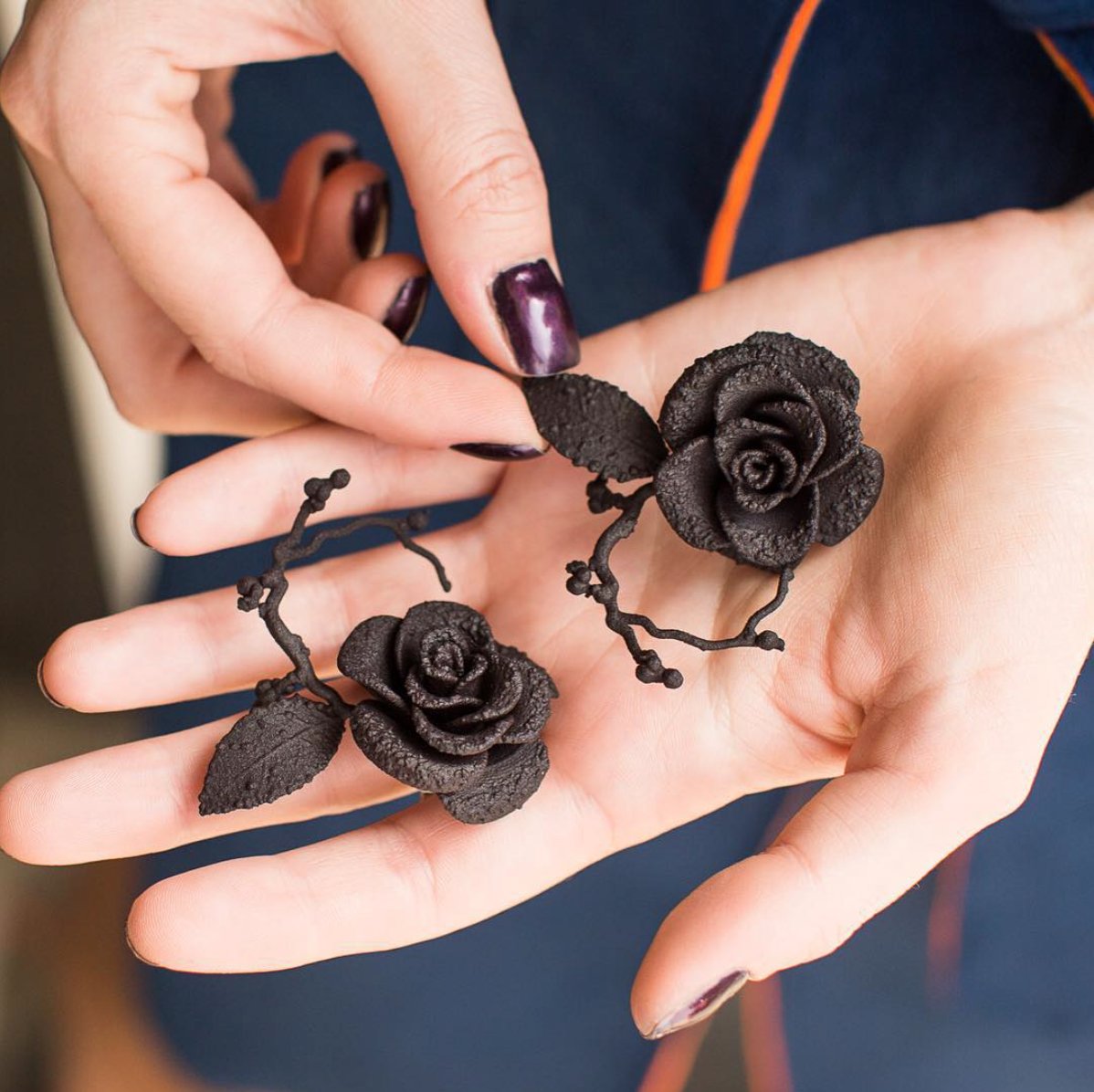 olgafacesrok's tweet photo. our Winter Garden in the Middle East #olgafacesrok #3dprint #earrings #fashionjewelry #roses @thecarteldubai https://t.co/jjvlI67f9d