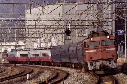 よごれん A Twitter １４系寝台車とリゾート改造座席車を繋いだシュプール妙高志賀 展望車 もついてました 客車にしても電車にしても ｊｒ西日本は寝台車と座席車を連結するのが好きでしたね 1997年 高槻 山崎 T Co Urddcfyflv