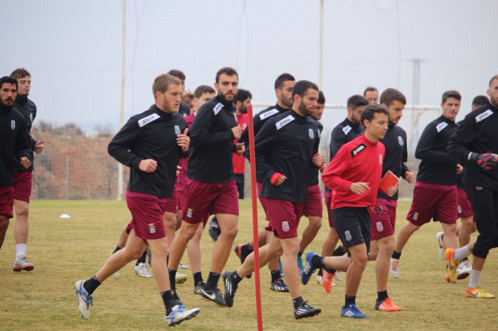 FCCartagena_efs's tweet photo. Buenos días! Vuelta al trabajo del equipo esta mañana en la Hacienda del Álamo. Primeros minutos de entrenamiento https://t.co/8sw4TGB3mV