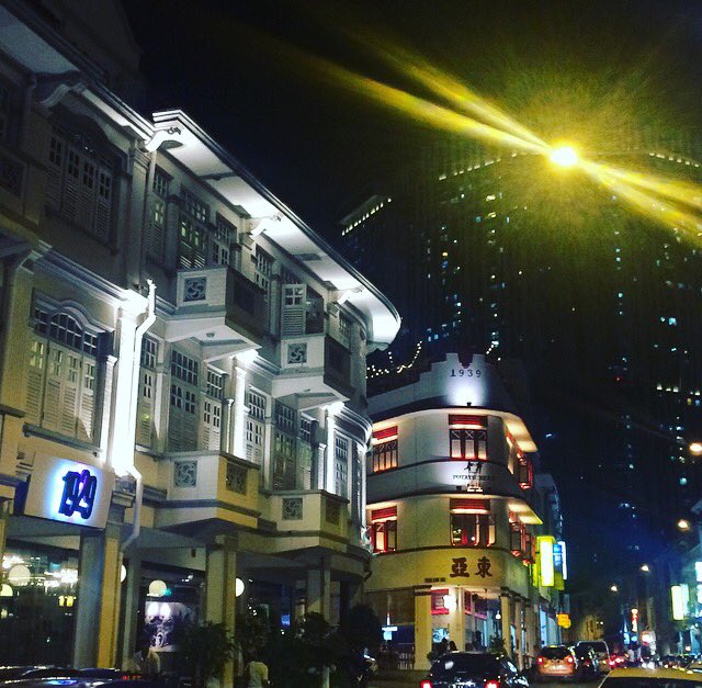 sjgran's tweet photo. The old vs. new - my fav thing about this city 👌 #Singapore #buildings #architecture https://t.co/ZThGxZ7yDe