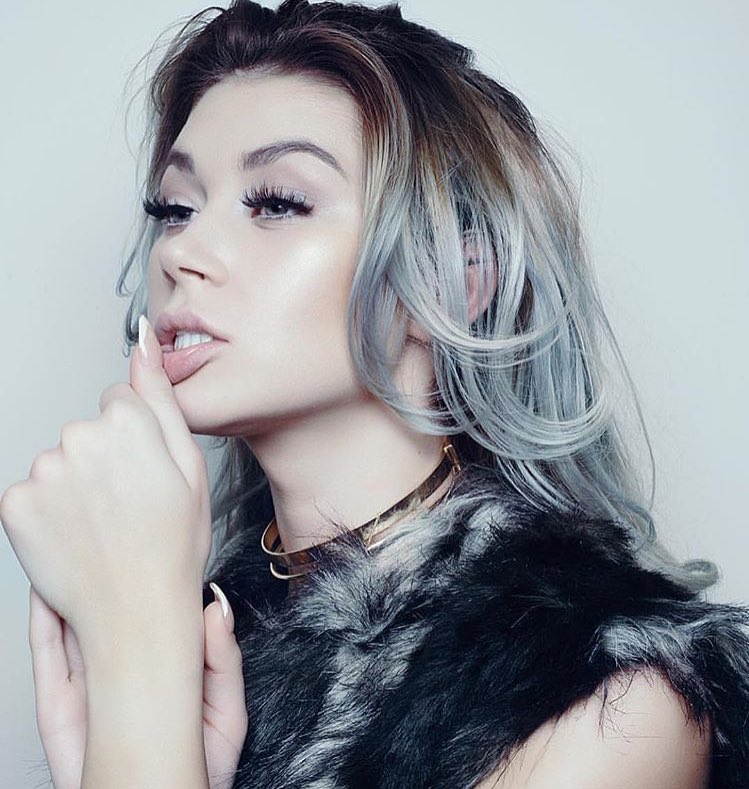 📸@DustinGenereux 💋@ShadesOfJacen @QueenBHair #model #shoot #love #passionate#greyhair#ombre #nyc #philly #vegas #la https://t.co/SCJKixYb0B