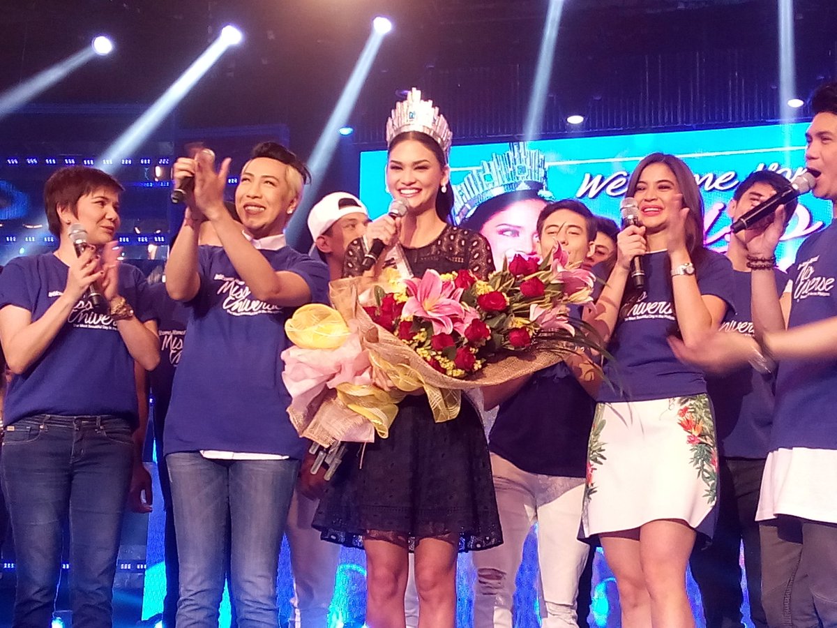 itsShowtimeNa's tweet photo. Welcome home Kapamilya, Miss Universe Pia Alonzo Wurtzbach! #MissUMostBeautifulKapamilyaDay https://t.co/4ZSFD0cscU