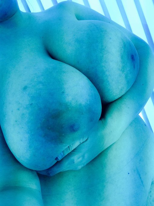 Tanning nude? Yes please! 😈 https://t.co/zPuYv5V8tg<a href="/tag/booty"class="tags"><span>#booty</span></a><a href="/tag/bbw"class="tags"><span>#bbw</span></a><a href="/tag/boobs"class="tags"><span>#boobs</span></a><a href="/tag/plumper"class="tags"><span>#plumper</span></a><a href="/tag/chubby"class="tags"><span>#chubby</span></a><a href="/tag/thonglessthursday"class="tags"><span>#thonglessthursday</span></a>