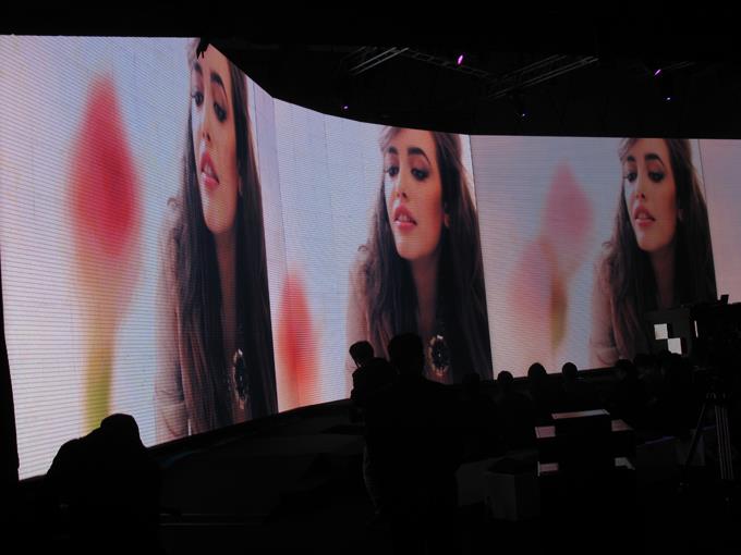 ledwalldisplay's tweet photo. Coleder display the ONLY new fashion show. read more: https://t.co/N7mM0x19Mf https://t.co/465n9iZity