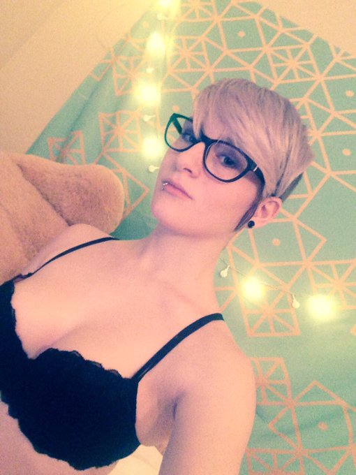 I love these new glasses tbh. https://t.co/9NyMvnr4V1<a href="/tag/amateurporn"class="tags"><span>#amateurporn</span></a>