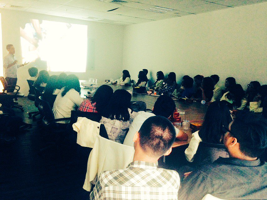 Ada 32 mahasiswa/i jurusan Advertising dan marcomm Universitas Atmajaya Yogyakarta. Wow rame ya! :D