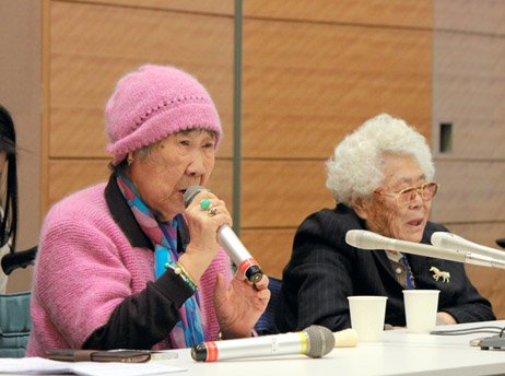 朝日新闻中文网 简 على تويتر 韩国原慰安妇赴日批评日韩协议忽视受害者 2名韩国原慰安妇到访日本 26日在众议院议员 会馆举行了记者会 对于去年年底日韩两国政府就解决慰安妇问题达成的一致协议 2名女性提出批评 详见 T Co Ldkfhxe8tr T Co