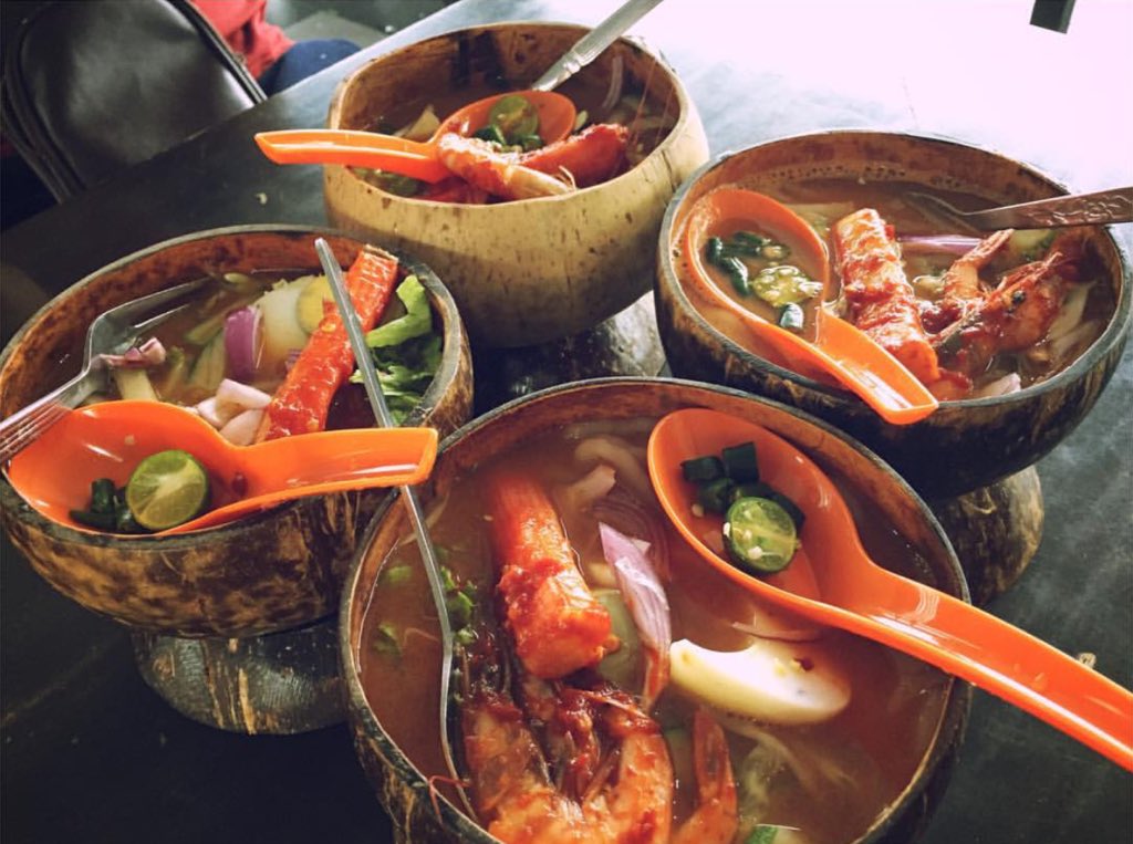encikmakan's tweet photo. Laksa Tempurung Kulim, Kedah.
Kreatif betul orang Malaysia kita. Nampak menarik lah laksa ni. Mesti kena cuba ni! 😋 https://t.co/VxWy203UKB