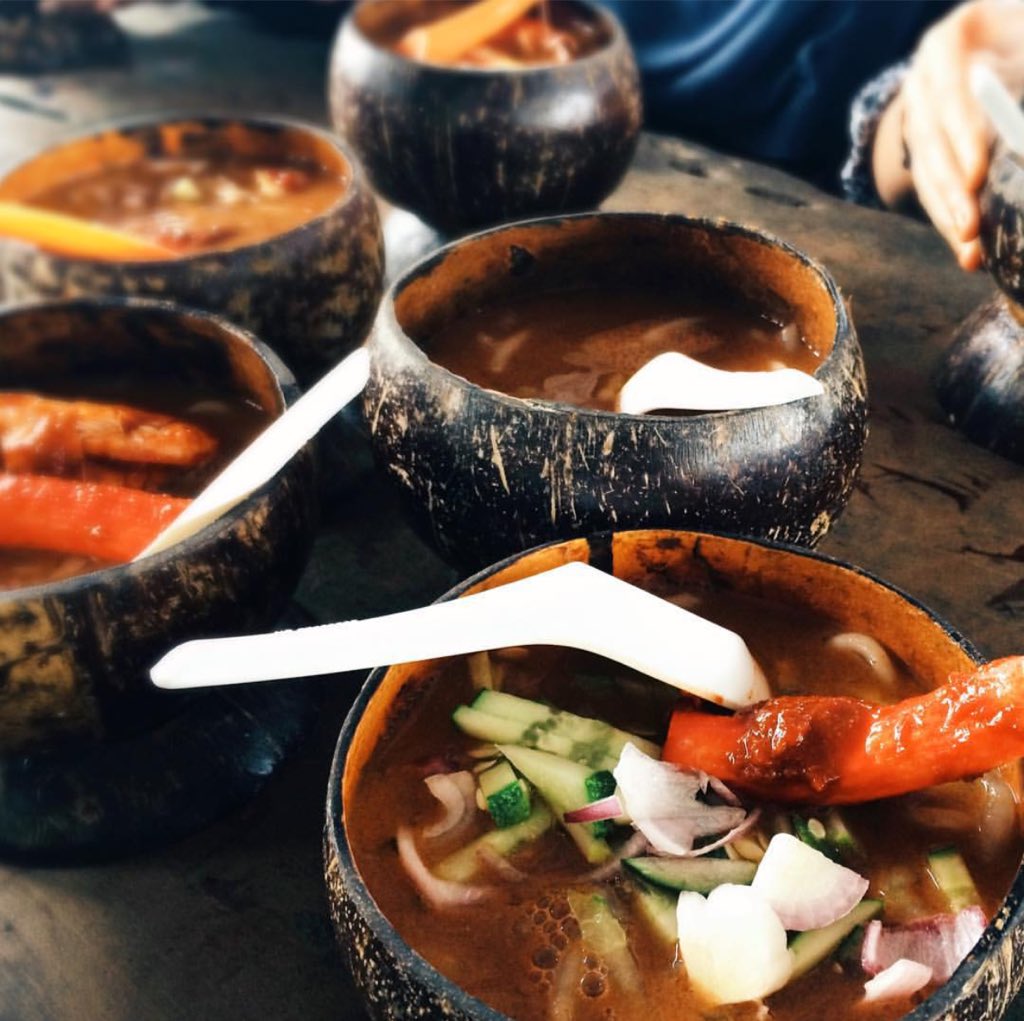 encikmakan's tweet photo. Laksa Tempurung Kulim, Kedah.
Kreatif betul orang Malaysia kita. Nampak menarik lah laksa ni. Mesti kena cuba ni! 😋 https://t.co/VxWy203UKB