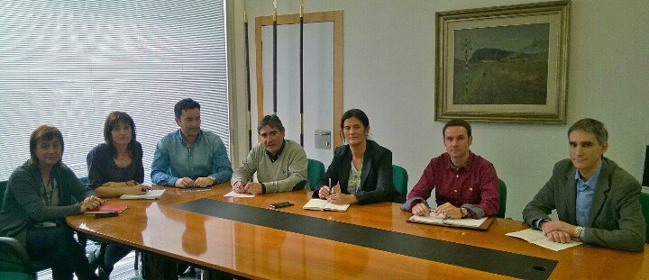 Alcaldes del #Txorierri  con la Directora del Aeropuerto de #LOIU trasladando el rechazo a la ampliación horaria.