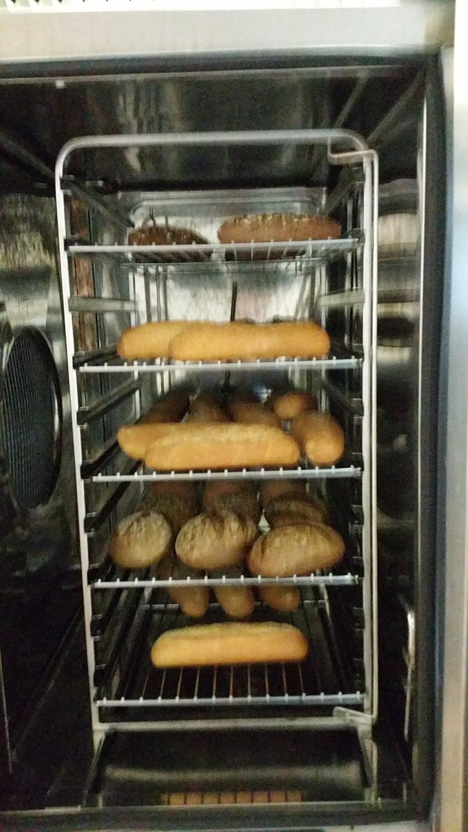 rudibak's tweet photo. De broodjes voor lunch zijn weer afgebakken# https://t.co/buGMH7KIcN