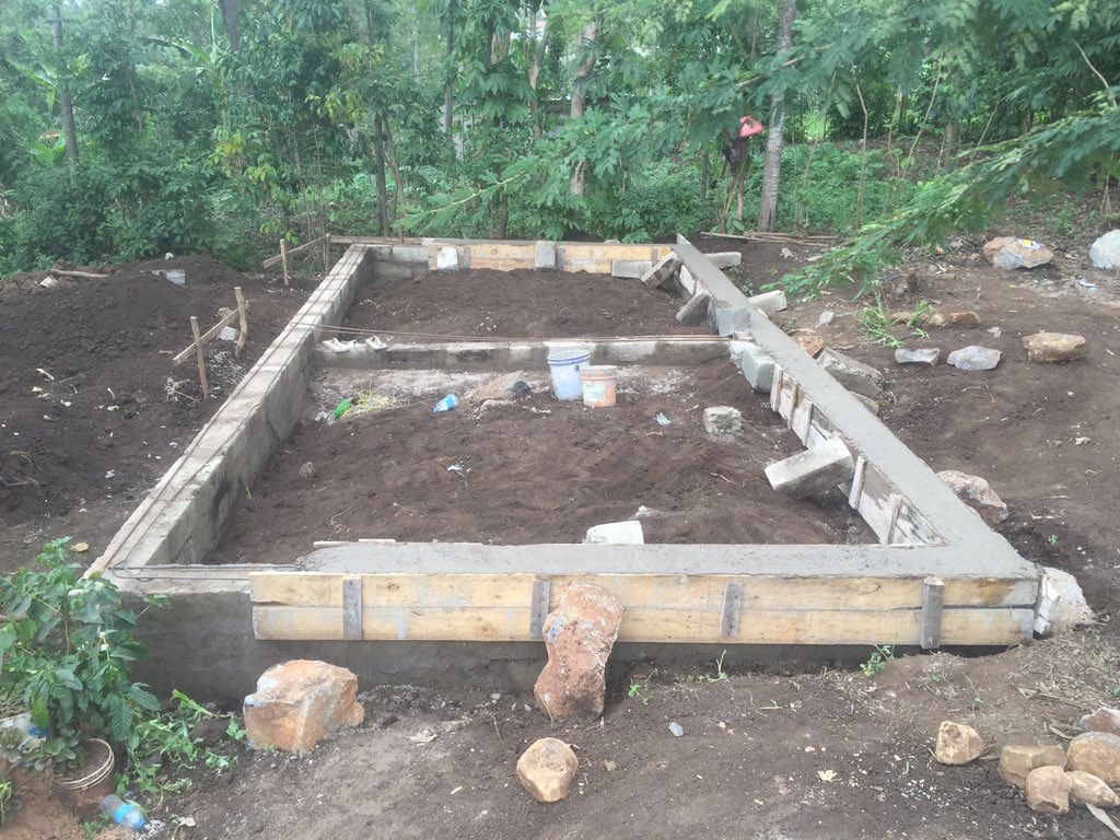 housethatZbuilt's tweet photo. Here's our progress over the past 2 days, FOUNDATIONS DONE!@SmallBatchCR @calaisaction @MatsimProps @fourhourtarget https://t.co/QXHOt7FiLi