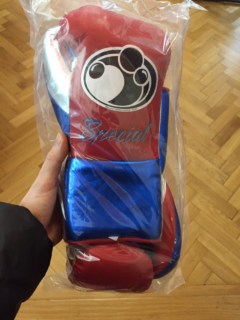 MatchroomBoxing's tweet photo. Fresh delivery from @GrantWorldwide for two of our world champs!

@scottquigg &amp; @SpecialKBrook https://t.co/VWktKxUGrA
