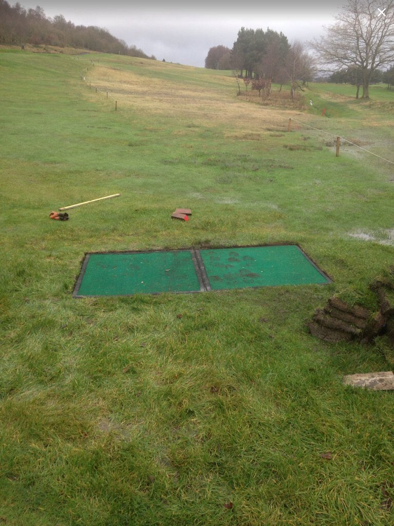 Wiftabifta89's tweet photo. Widening bridges (machine access) digging winter tee bays to protect tees and painting .Rainy jobs #onfoot  @HXBHGC https://t.co/Yqrtb2z5Ld