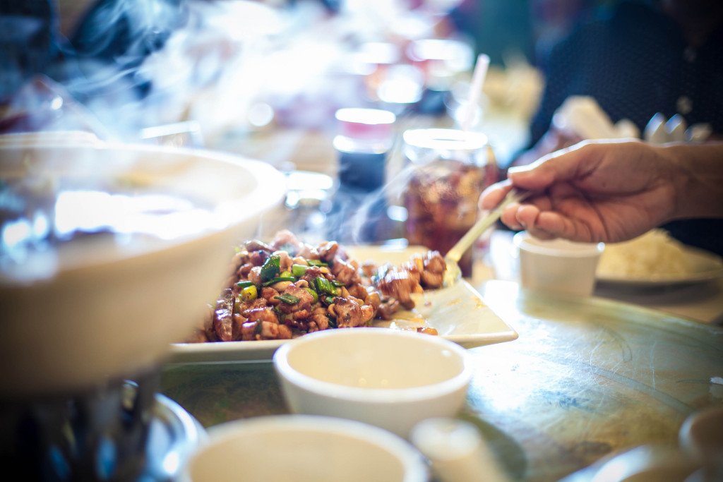 Fiterazzi's tweet photo. 6 Tips for Eating Out Without Overeating https://t.co/YICIZjs4n2 https://t.co/WBB9w9010H