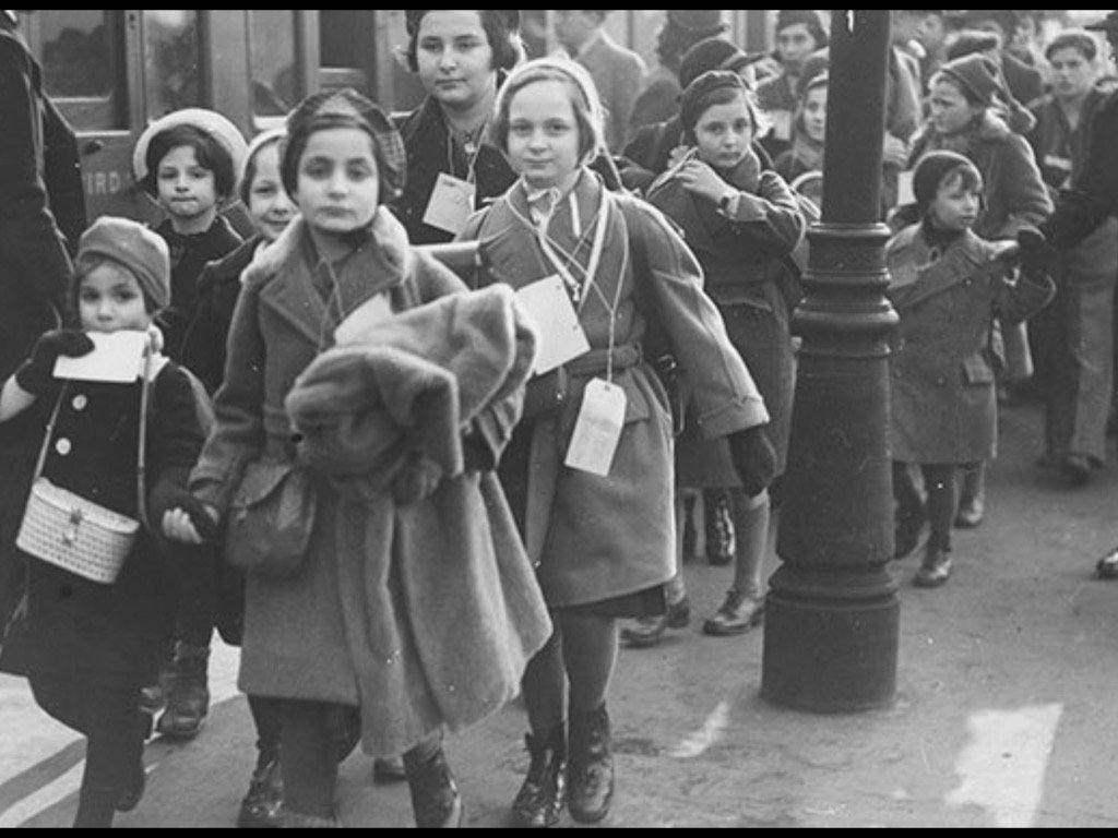 JohnTwelvetrees's tweet photo. A "bunch" of 1930s migrants.  What would you have said about these refugees, Cameron? https://t.co/wDp0FyGtft