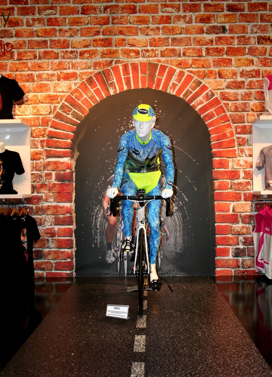 ScreenworksLtd's tweet photo. A big thank you to @NewdalesRT for lending us this fantastic bike to promote our bespoke cycle clothing at #PPExpo https://t.co/zyrbeG2Tkr
