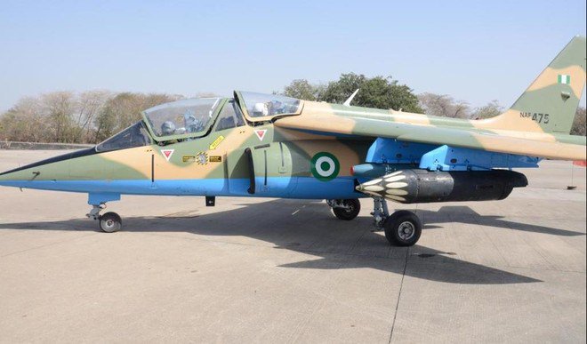 سلاح الجو النيجيري يسلح طائراته نع Alpha jet  CZuFstMWwAAos2s