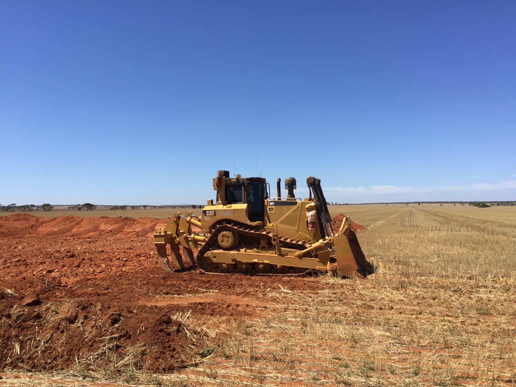 rudigermaxpower's tweet photo. @AgCactus this is one thing that's exciting. #newdam #catD9 #piesgirl #doyoulikemyinterrowstubble #sheep #epag https://t.co/ub9Bf6Ya1T
