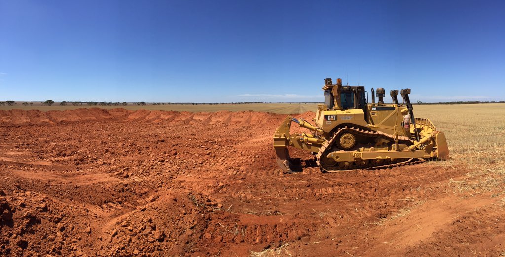 rudigermaxpower's tweet photo. @AgCactus this is one thing that's exciting. #newdam #catD9 #piesgirl #doyoulikemyinterrowstubble #sheep #epag https://t.co/ub9Bf6Ya1T