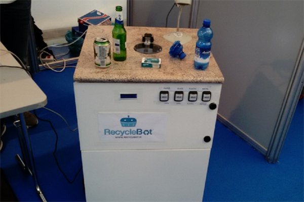 madainews's tweet image. #RecycleBot, cestino smart per la differenziata 
#madai #dailymadai

it.madai.com/index.php/mada…