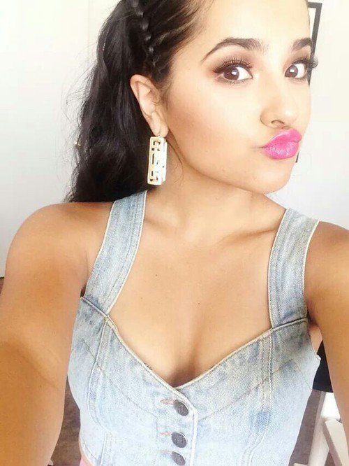 iammarryg's tweet photo. 左が昔で右が今のSelfie😘💓📷
大人っぽくなりやがって。
#BeckyG #beasters 
#JapanNeedsBeckyG 
#JapaneseBeaster https://t.co/4wJIBFjJwl