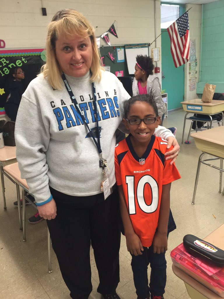 rockfish4th's tweet photo. Fourth grade rivalry!!! #Rocktified #SuperBowl50 @RockfishTigers https://t.co/Hgkg00AYIT