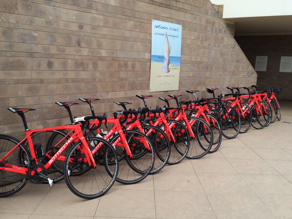 #areazeroproteam #bottecchia #selleitalia #campagnolo #dedaelementi #vittoria #look