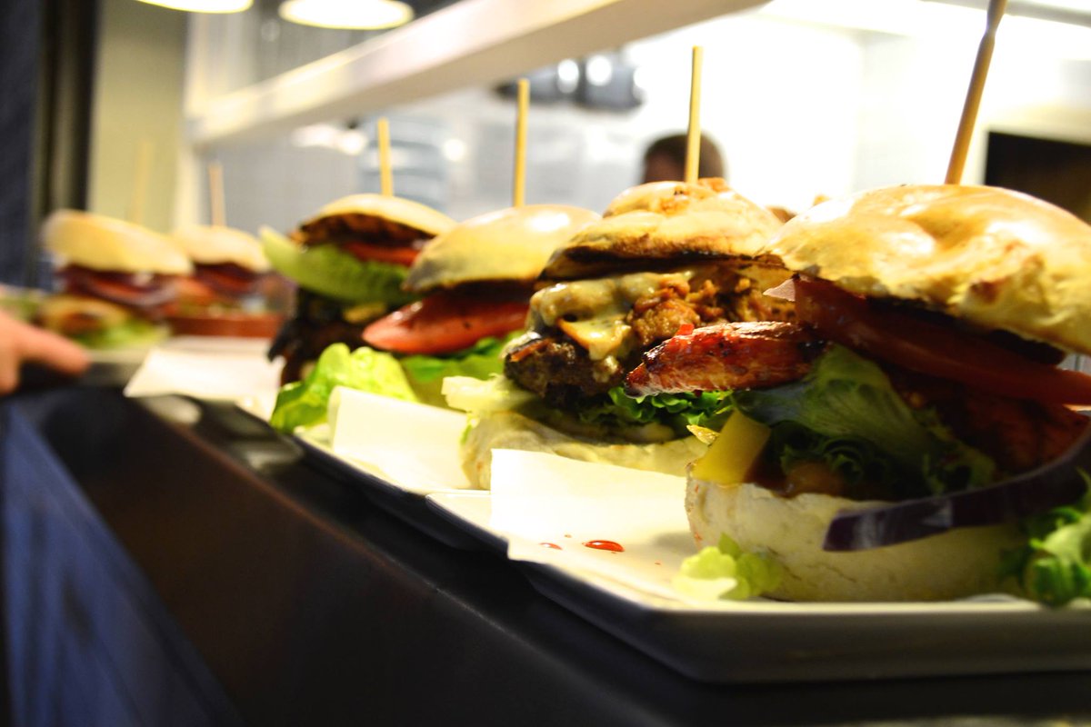 BensonBlakes's tweet photo. It's Burger Wednesday! 2 for 1 on a burger and side. Limited spaces left for this evening, book to be sure... https://t.co/HJ1nudVSvB