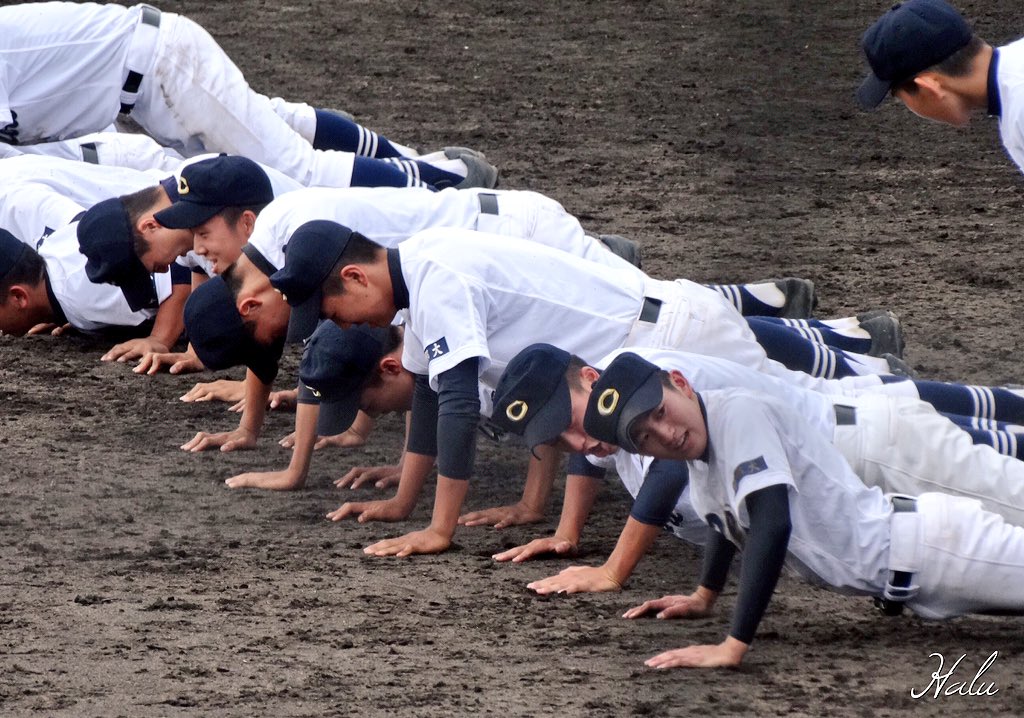 Haluhi 愛知高校野球 中学野球 中部大第一 13夏の愛知大会 ベスト4 15春季愛知県大会 初優勝 練習試合での一コマ イニングの合間に ポール間ダッシュ 腕立て伏せ スタンドでは肩車スクワット 中部 T Co Xx6nuvdbxy