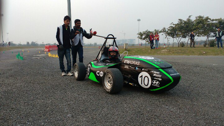 JKTyreRacing's tweet photo. Autocross event is in full action as students cheer for their favorite teams! #JKFormulaStudent #FSI2016 https://t.co/feBzVf471Q