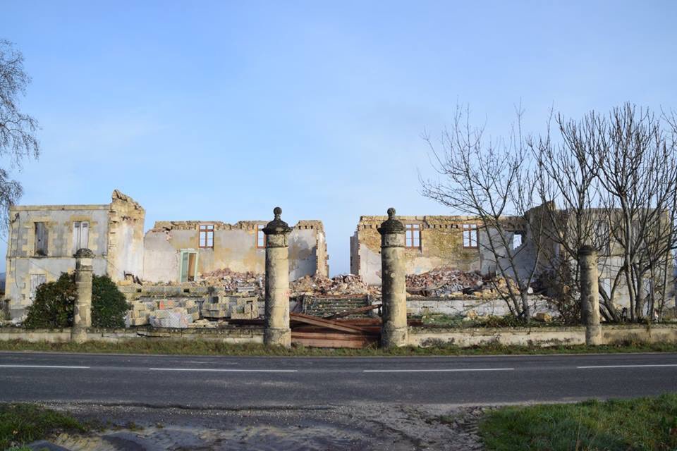 Marojallia33's tweet photo. CHATEAU BOUQUEYRAN - MOULIS EN MEDOC
la démolition et reconstruction avancent à grand pas.
https://t.co/CXKbzrWbES https://t.co/qusulBFS5X