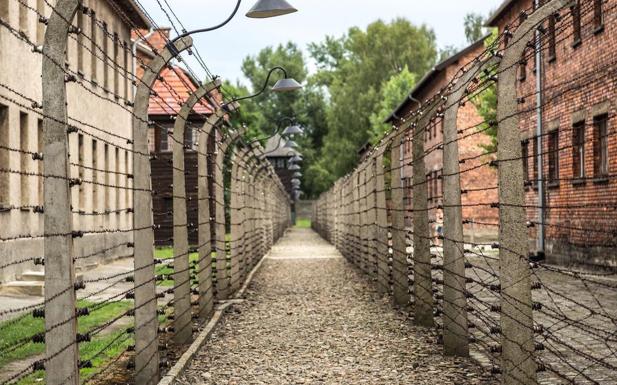 KofiAnnan's tweet image. We must never relax in our efforts to prevent such inhumanity from happening again. #HolocaustMemorialDay