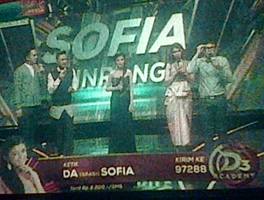 Host gokil #DAcademy3 <a href="/dhikacungkring/">andhika pratama</a> <a href="/Rina_Nose/">Rina Nose</a> gilang ramzi