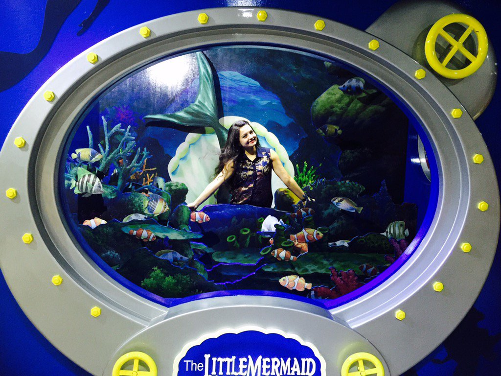 Giaa_Manek's tweet photo. There are millions of fishes in the sea but I m a #mermaid ! #chubbyone though ! 😋 https://t.co/QhgaVNmDaP