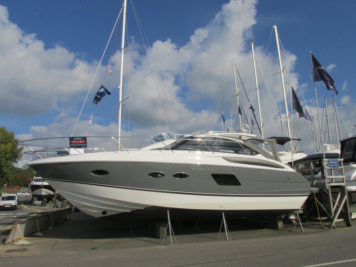 Not sure whether to sell your #boat privately or through a broker? Read our advice article bit.ly/1OVHpMC