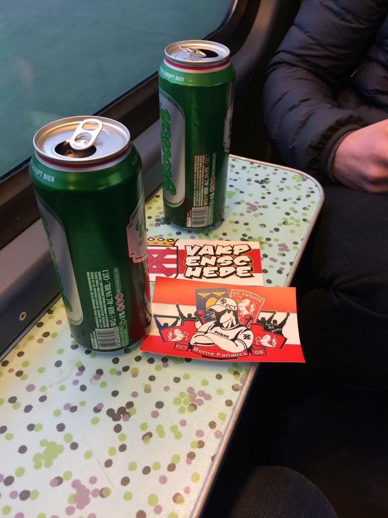 Fanatics onderweg naar Nijmegen! Vanavond mooi vanuit het thuisvak! #awaydays #borne #fctwente #nectwe #anticombi