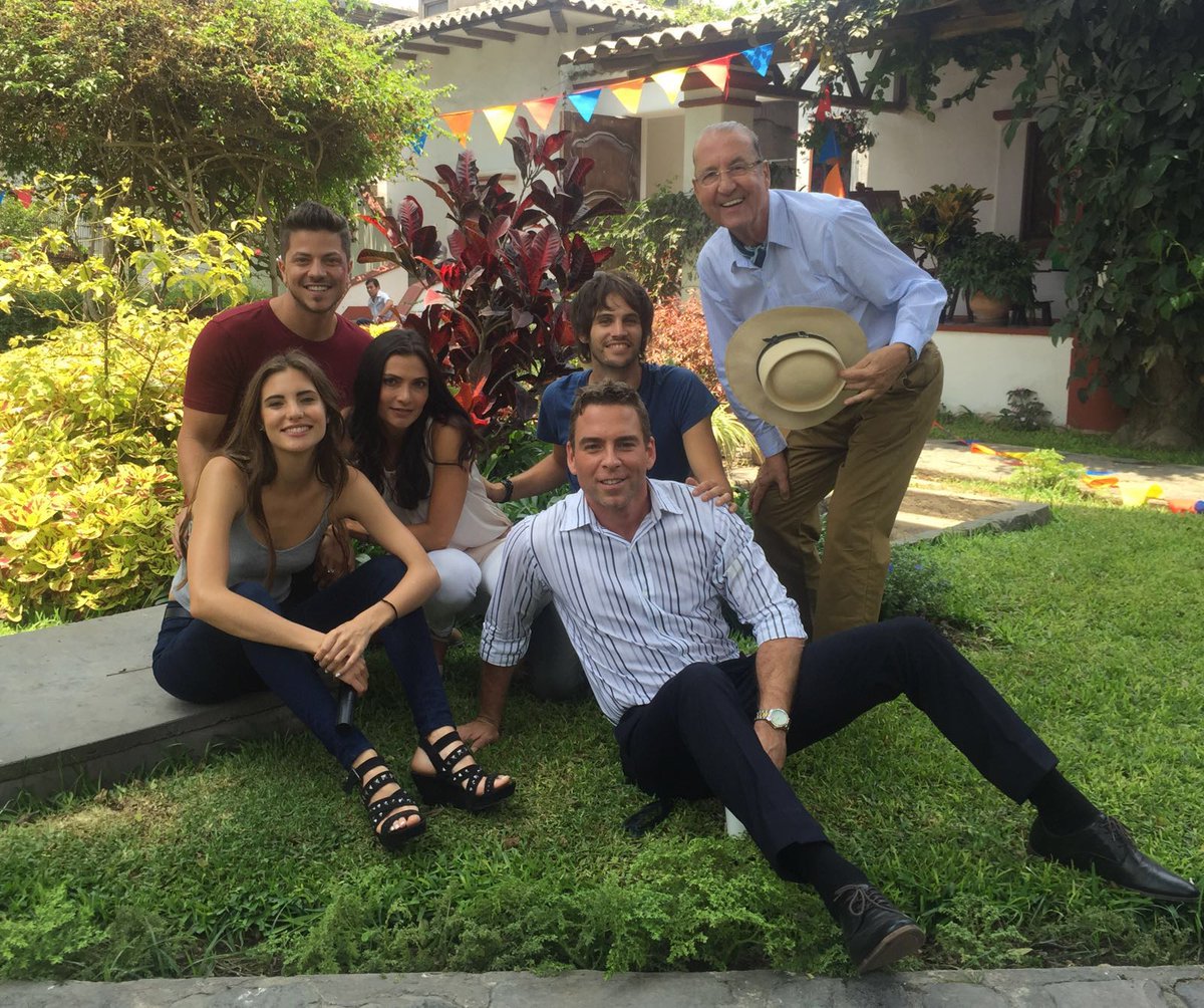 Con mis compañeros queridos en las grabaciones de " El Regreso de Lucas"