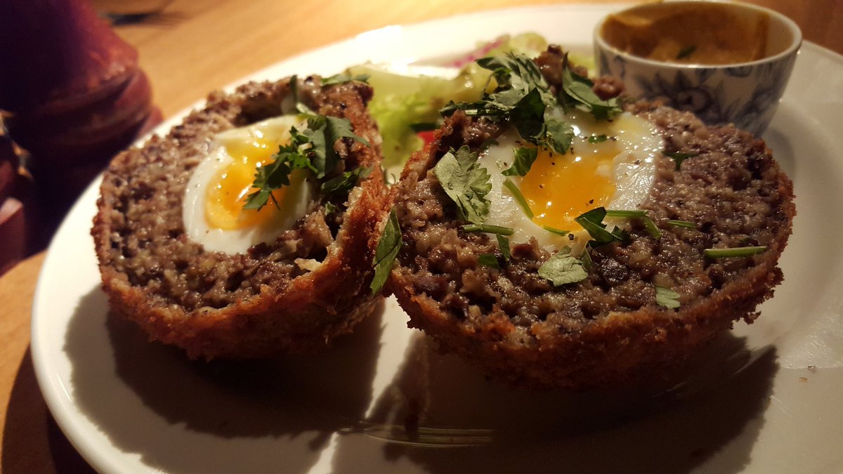 Dazthetreeman's tweet photo. @hazelpearinn @LeeSkilling @van29mobileeats 

OMG Haggis Scotch Eggs. Unbelievable Mmmm https://t.co/6zGP9sL0rk