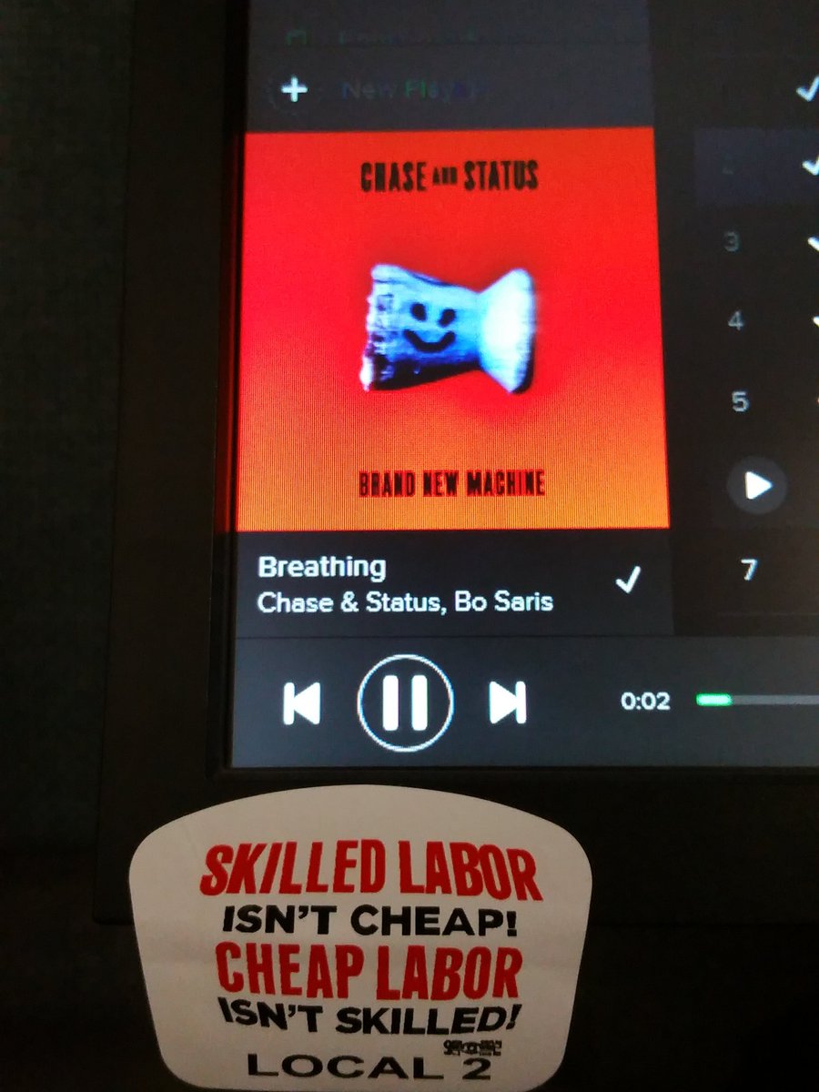 JaredBechard's tweet photo. On that classic Drum N Bass train today. GOt me feeling 👍#chaseandstatus #humpitout #humpday #woo https://t.co/LnbJXfbeAj