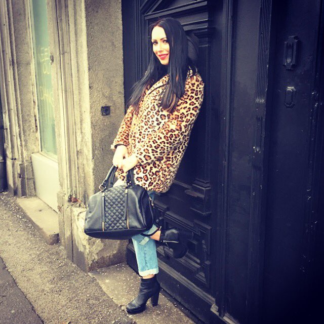 NathalyVamp's tweet photo. Leoboyfriend
My styl leomantel @Mango boyfriendjeans @Pimkie_FR Schuhe @hm Tasche reserved Rollkragen @Pimkie_DE https://t.co/0HMHzvPQbZ