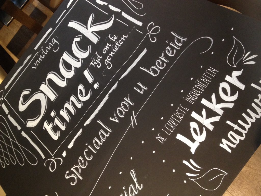 Mooie klus #krijtbord #styling <a href="/No5Westerbork/">Linda Schrijver</a> #horeca #eyecatcher #chalkboard miekegrievink.nl