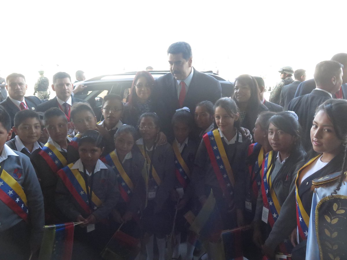 PresidencialVen's tweet photo. #FOTOS: Pdte .@NicolasMaduro a su llegada a Quito, Ecuador, para participar en IV Cumbre de la #CelacEsPatriaGrande https://t.co/yLNdBIH5dk