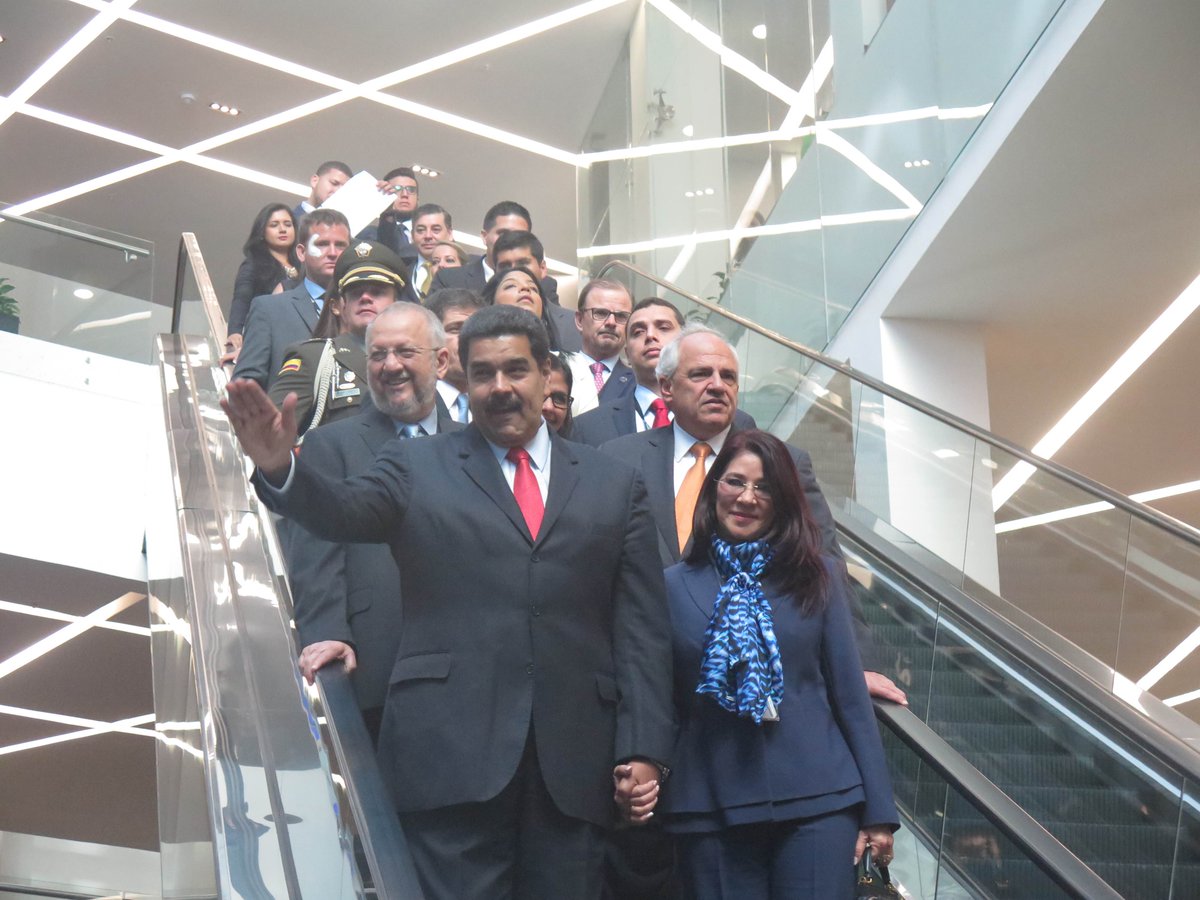 PresidencialVen's tweet photo. #FOTOS: Pdte .@NicolasMaduro a su llegada a Quito, Ecuador, para participar en IV Cumbre de la #CelacEsPatriaGrande https://t.co/yLNdBIH5dk