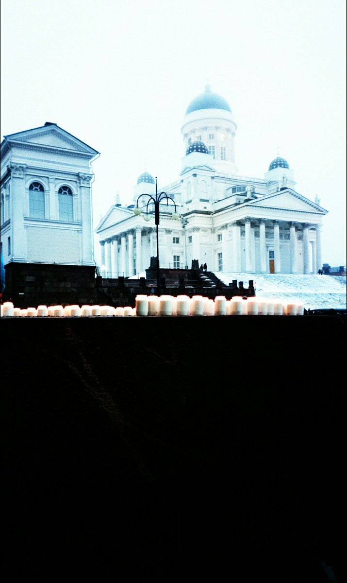 annisairi's tweet photo. Candles were lit for the University of Helsinki, where 12% of the whole staff will be cut. #yliopistoleikkaukset https://t.co/AO26vZLZwv