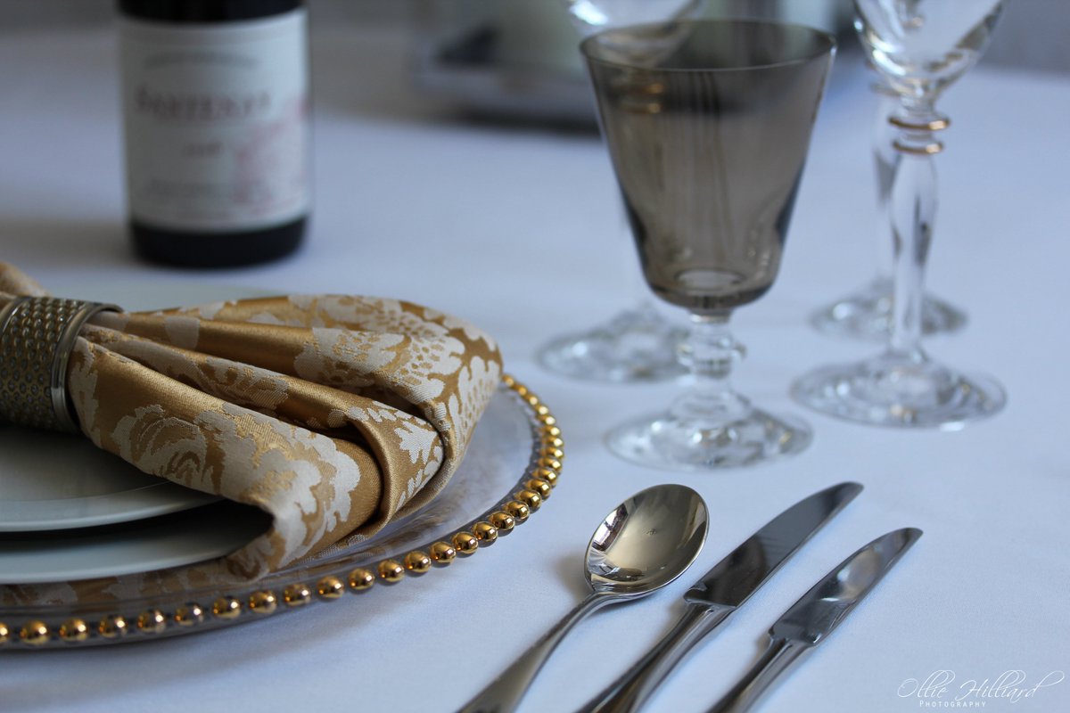 Kate_FFO's tweet photo. Lovely place setting for a golden anniversary dinner maybe? Thanks @CouvertHire and @olliehilliard for the pic https://t.co/gHH0TdEkDa