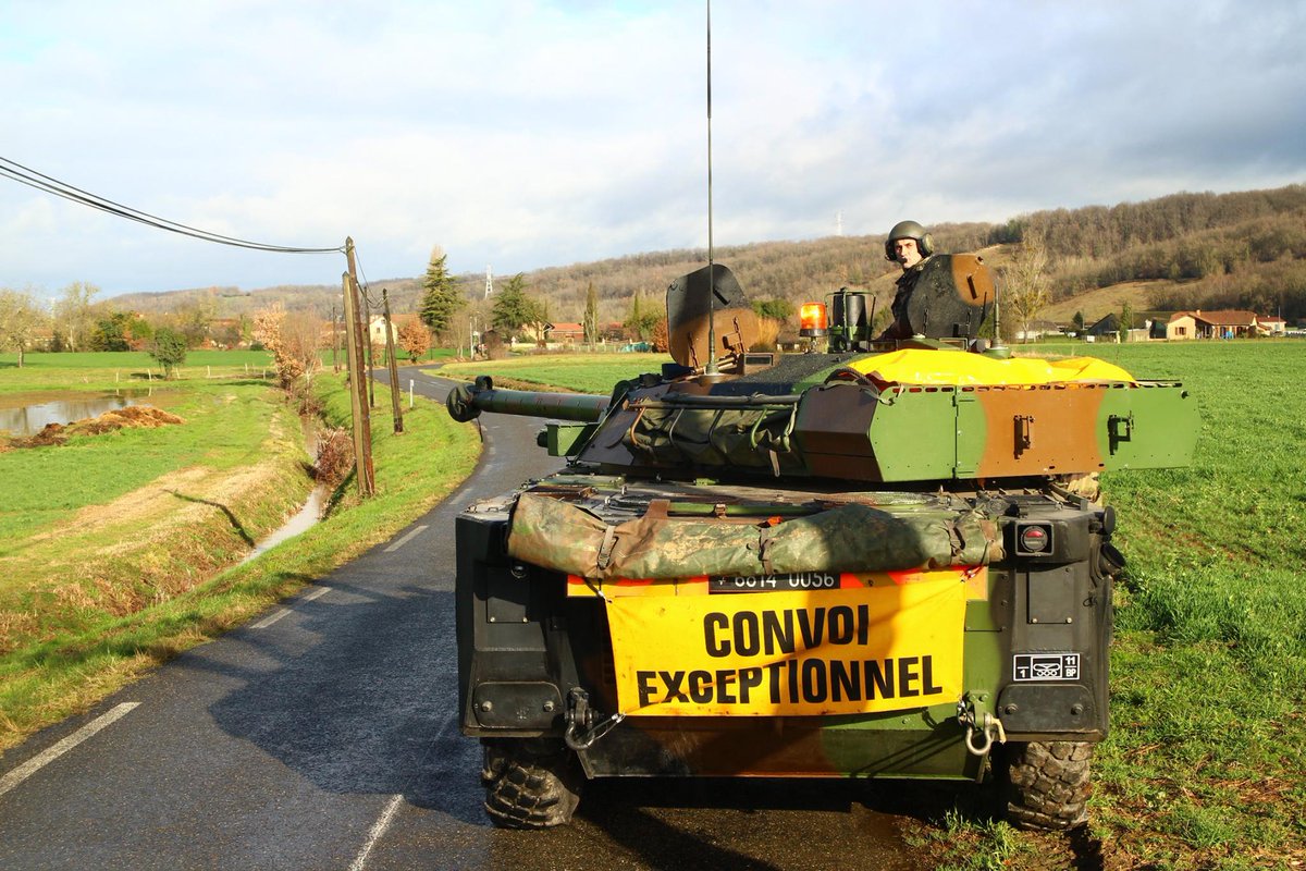 Tom_Antonov's tweet image. Oversize load, slow down :D
French AMX-10 RC of the 1st Parachute Hussar Regiment near #Tarbes
#1erRHP #France