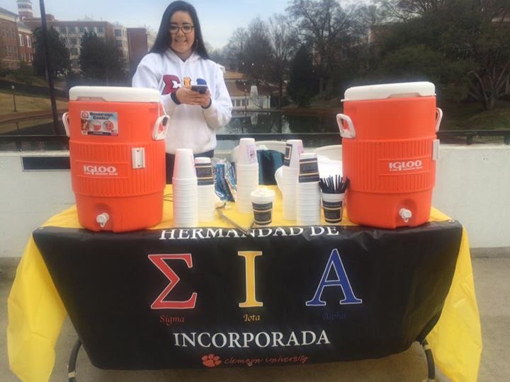 ClemsonSIA's tweet photo. Thanks to everyone that got a cup of hot chocolate! Be sure to come to TCBY at 6 for a SWEET fundraiser! #ClemsonSIA https://t.co/gFuo1LrNjc
